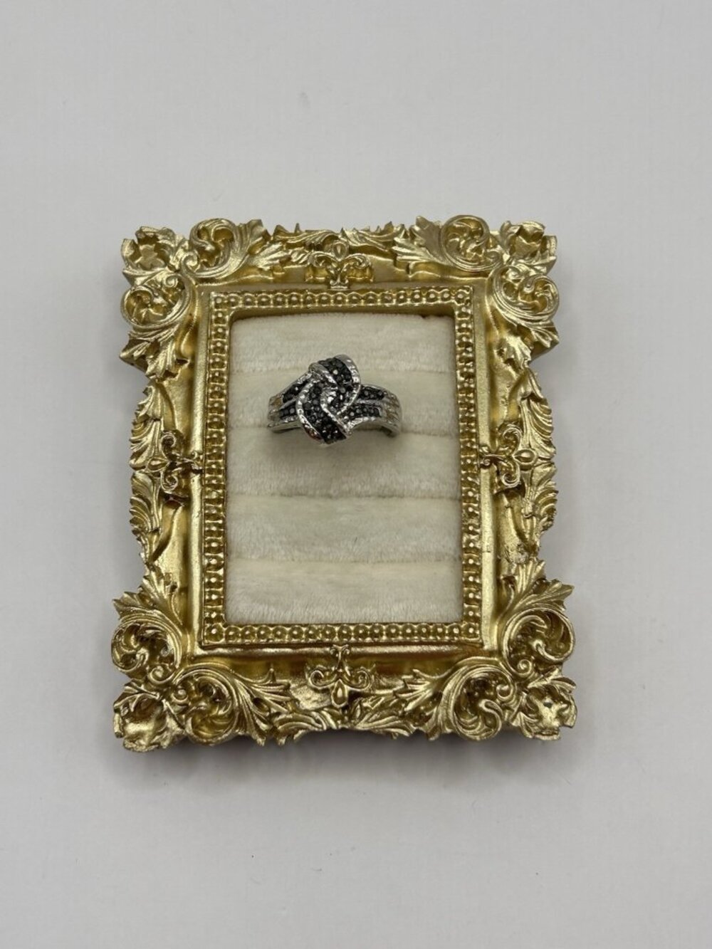 Silver Tone Knot Ring with Black Rhinestones Size 9.5 Unbranded Costume Jewelry